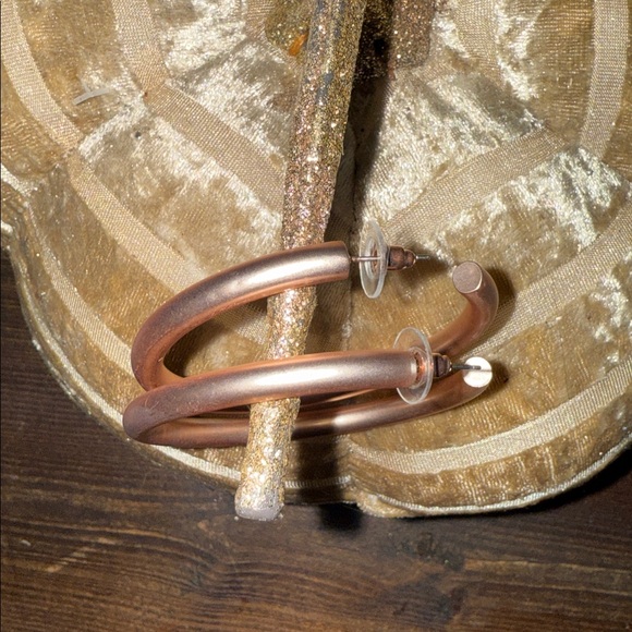 🆕🌿🤍SILVER 50mm Metal Bold Hoop Earrings - Picture 7 of 9